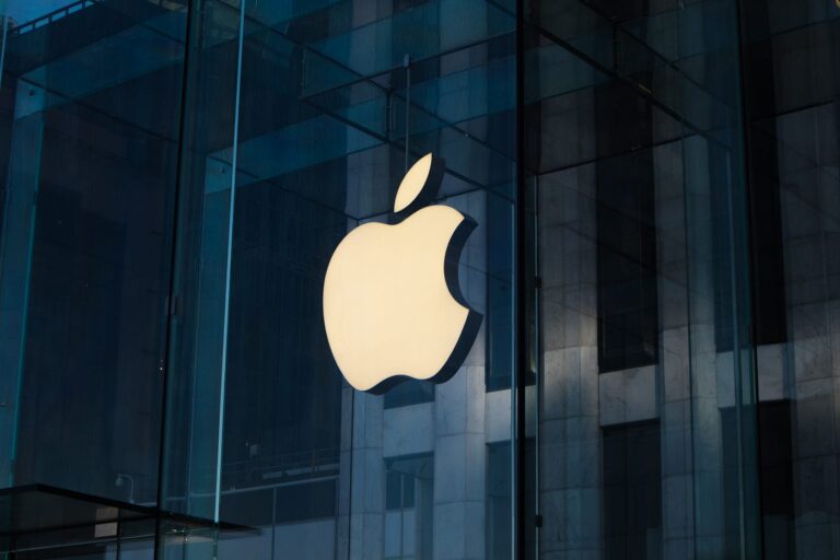 Apple könnte in der zweiten Jahreshälfte 2024 mit einer massiven Kartellrechtsklage aus den USA konfrontiert werden, in der es darum geht, wie die Software- und Hardware-Kontrolle des Unternehmens Verbraucher einschließt