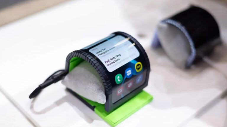 Samsung stellt ein Smartphone vor, das sich biegen lässt, sich um Ihr Handgelenk schmiegt und sogar als Smartwatch funktioniert