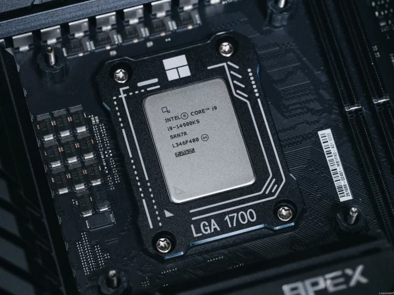 Intel Core i9-14900KS-CPUs bereits in Käuferhänden, 6,2 GHz bei 1,5 V und direkte Kühlung