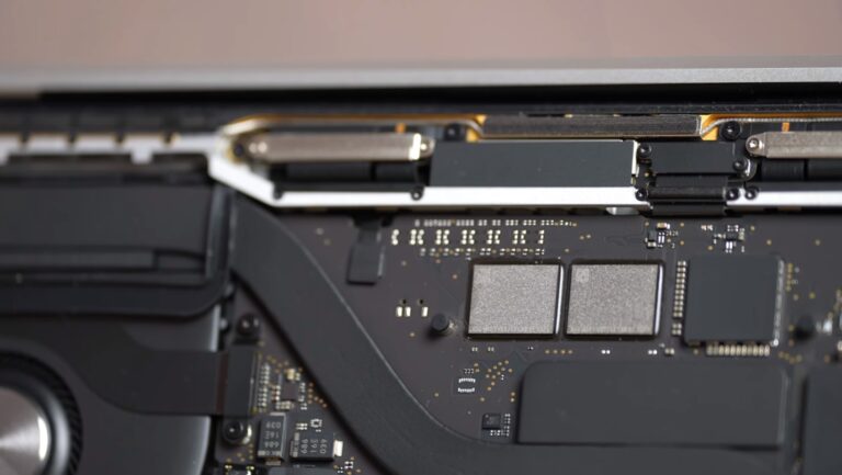 Das M3 MacBook Air von Apple verfügt über zwei NAND-Flash-Chips, was zu schnelleren SSD-Geschwindigkeiten im Vergleich zum Einzelchip der M2-Version führt
