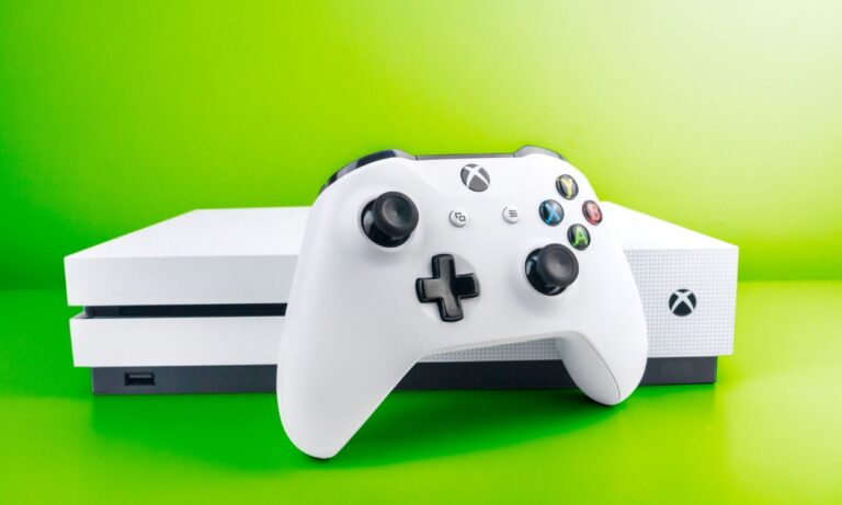 Bilder zu einem rein weißen digitalen Xbox Series X-Leak online